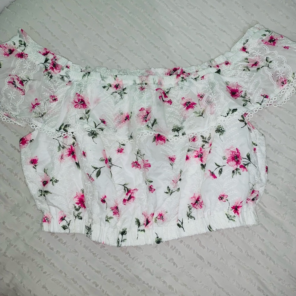 Forever 21 Plus Floral Flounce OTS Top